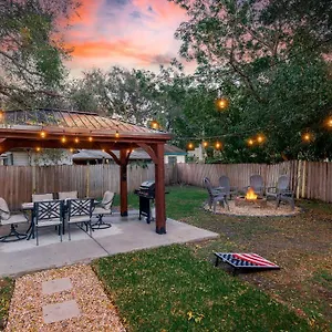 The Green Bench - Pet Friendly St. Petersburg